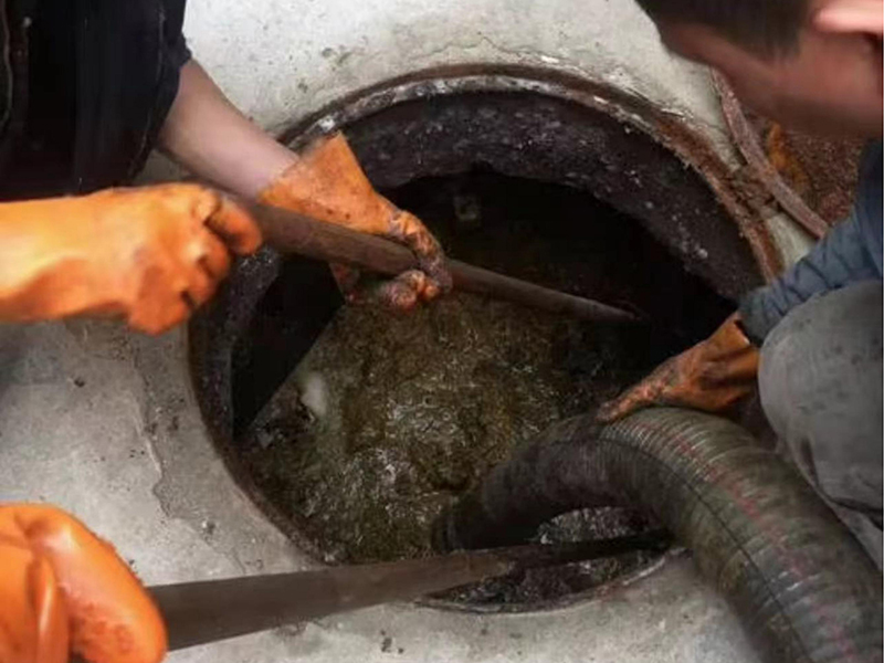 襄城清理化粪池时如何避免沼气的危害?